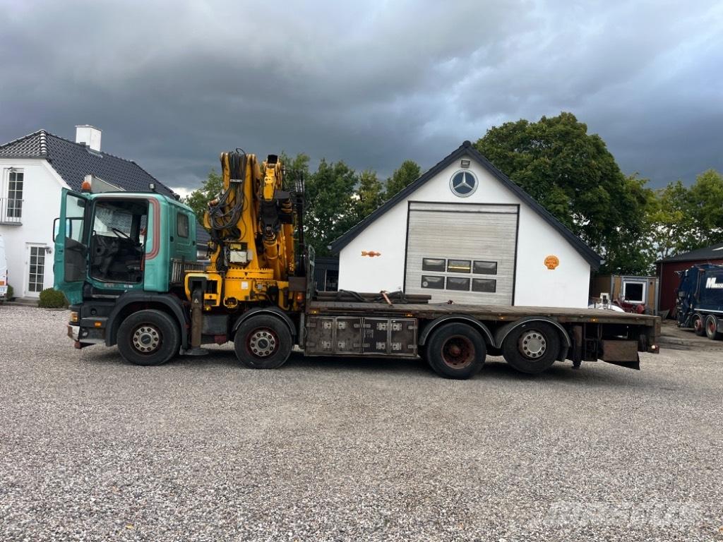 Scania 124 G 420 Camion plateau ridelle avec grue