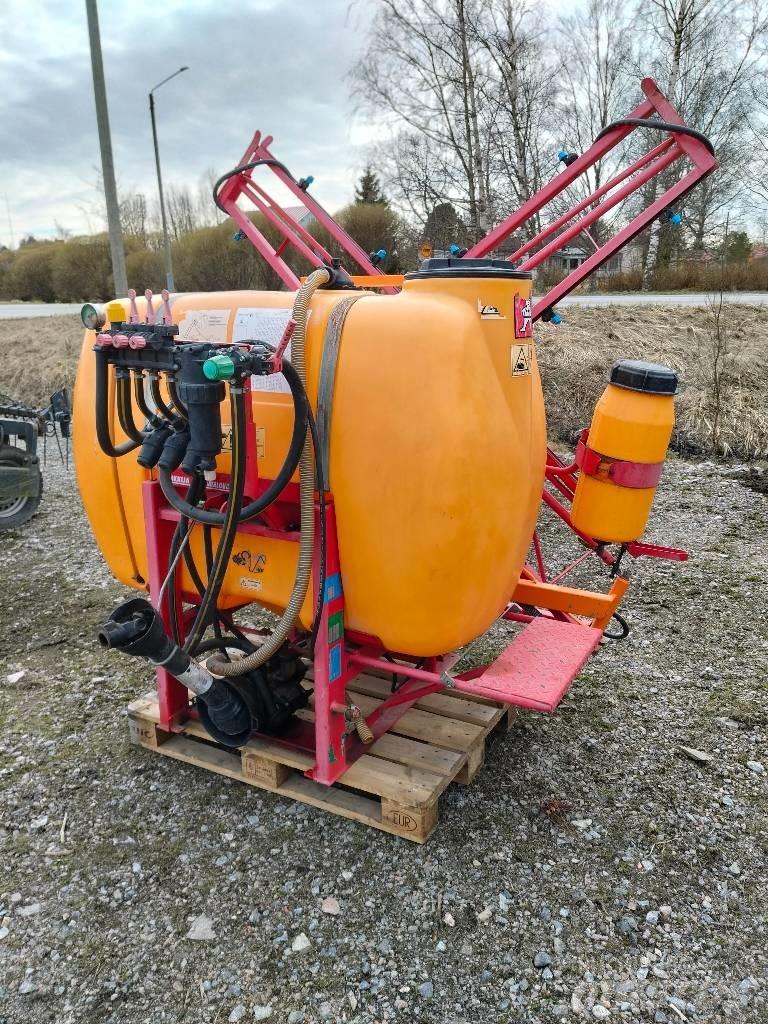 Junkkari 900 / 12 Pulvérisateurs portés