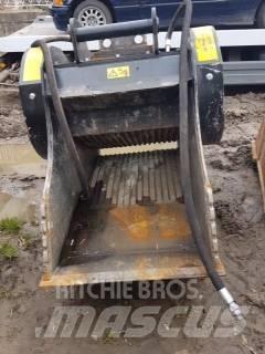 MB Crusher BF70.2 S4 Tractopelle