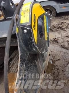MB Crusher BF70.2 S4 Tractopelle