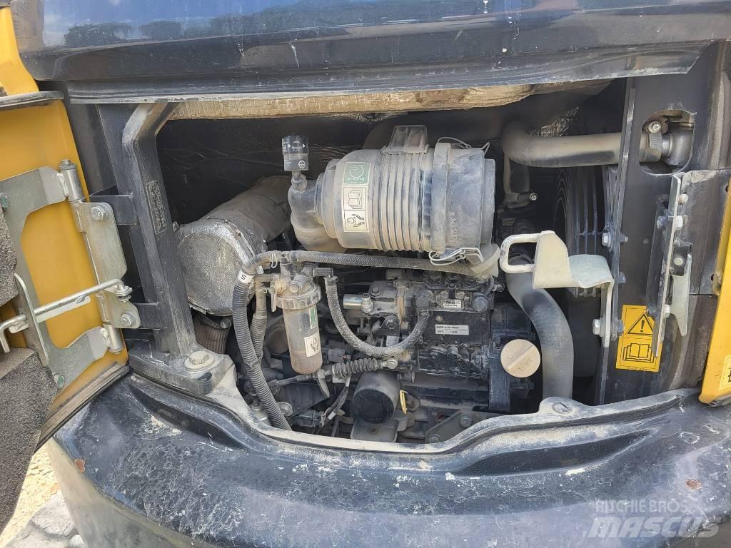 Komatsu PC26MR-3 Mini pelle < 7t