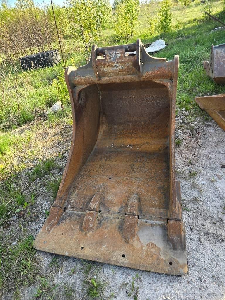 CAT M 318 F Pelle sur pneus
