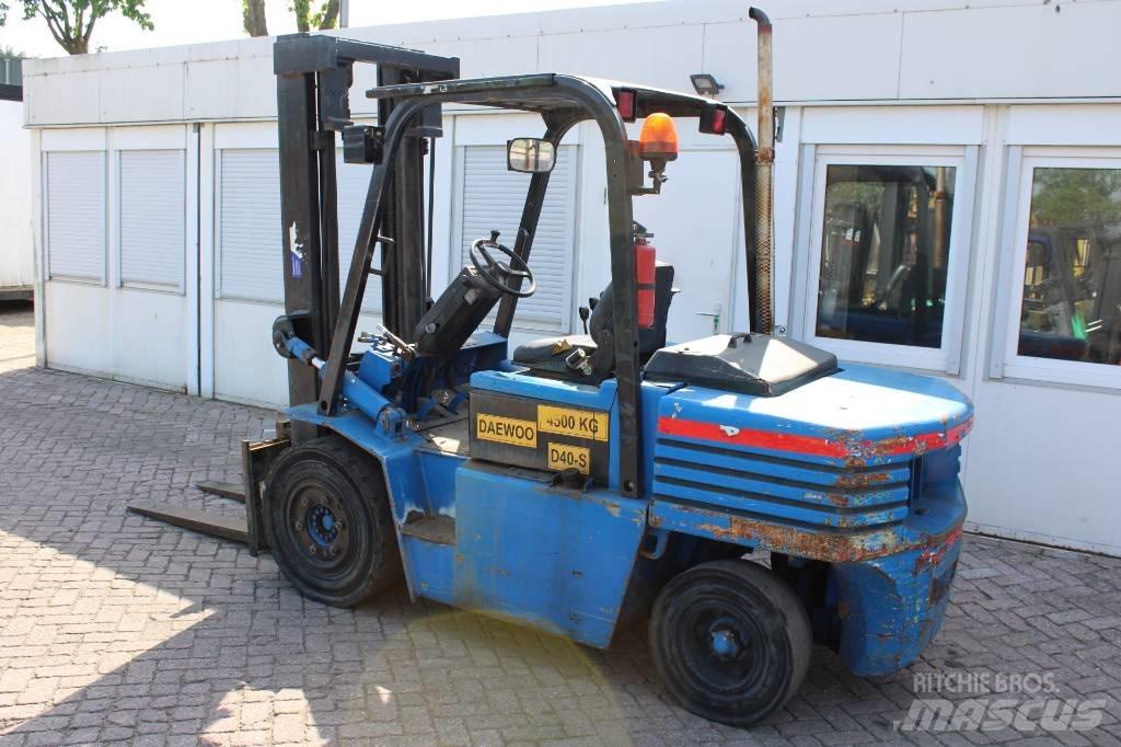 Daewoo D 40 S Chariots diesel