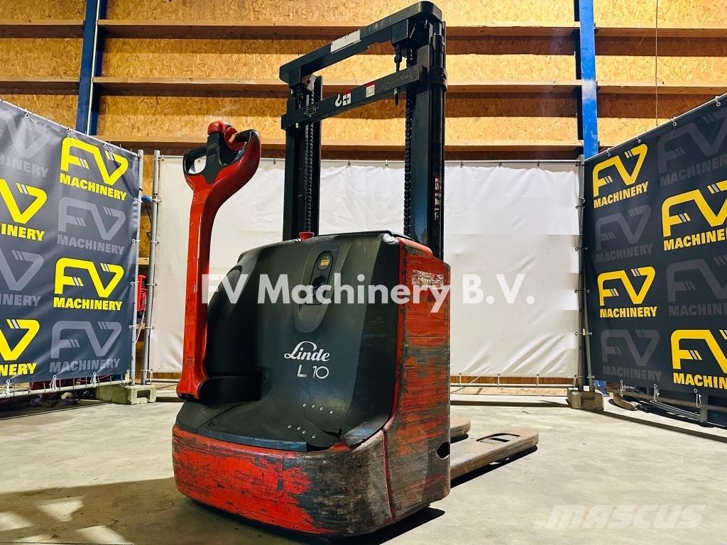 Linde L 10 B Gerbeur accompagnant