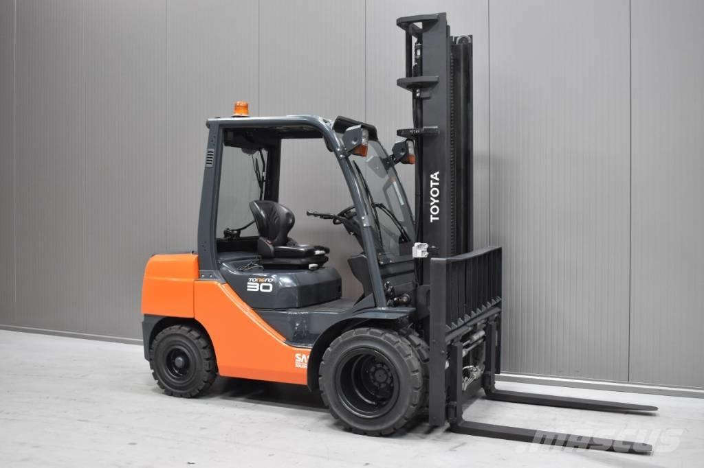 Toyota 02-8FDF30 Chariots diesel