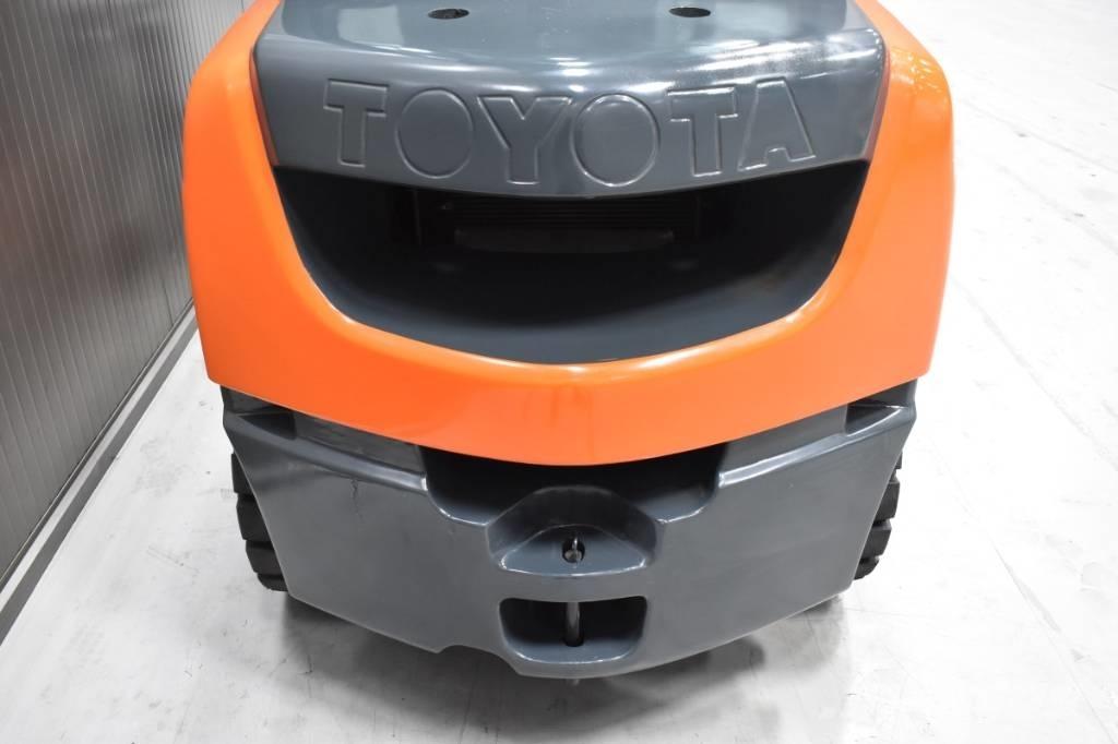 Toyota 02-8FDF30 Chariots diesel