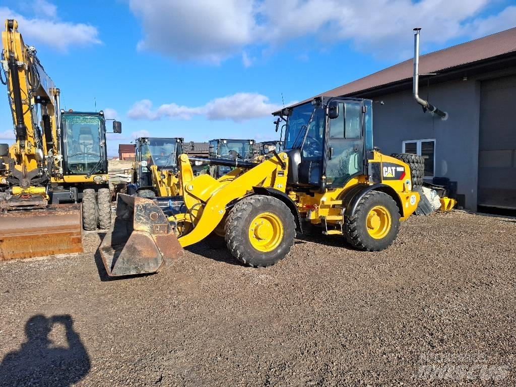 CAT 908M Chargeuse sur pneus