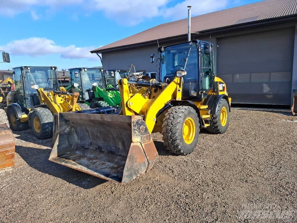 CAT 908M Chargeuse sur pneus