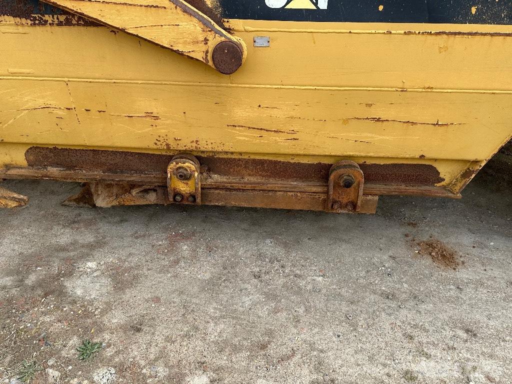 CAT 615 Scraper