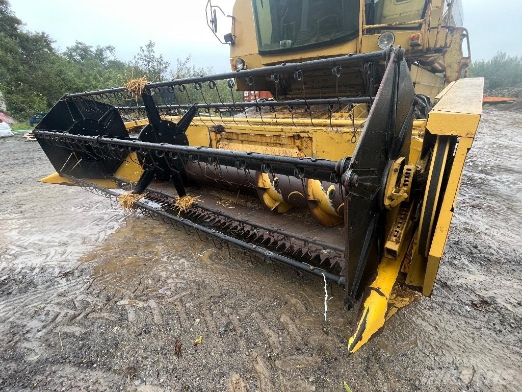 New Holland T56 Moissonneuse batteuse