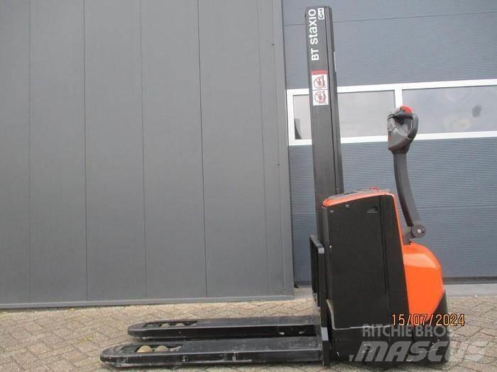 BT SWE 080L Gerbeur accompagnant