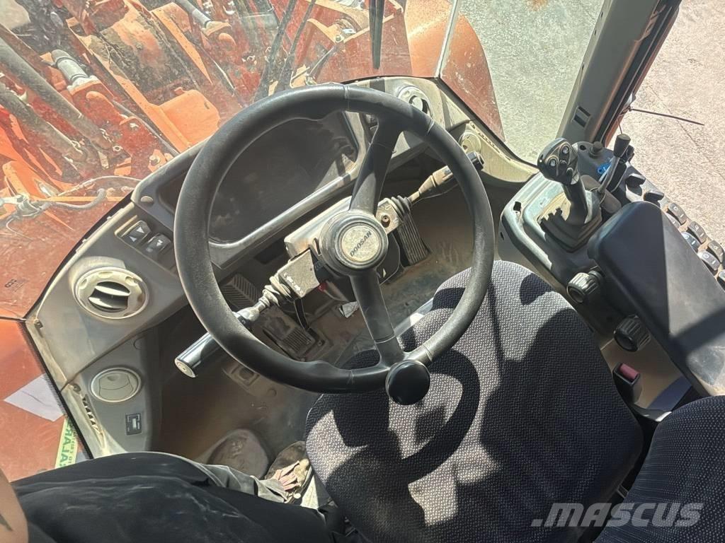 Doosan DL 250-3 Chargeuse sur pneus
