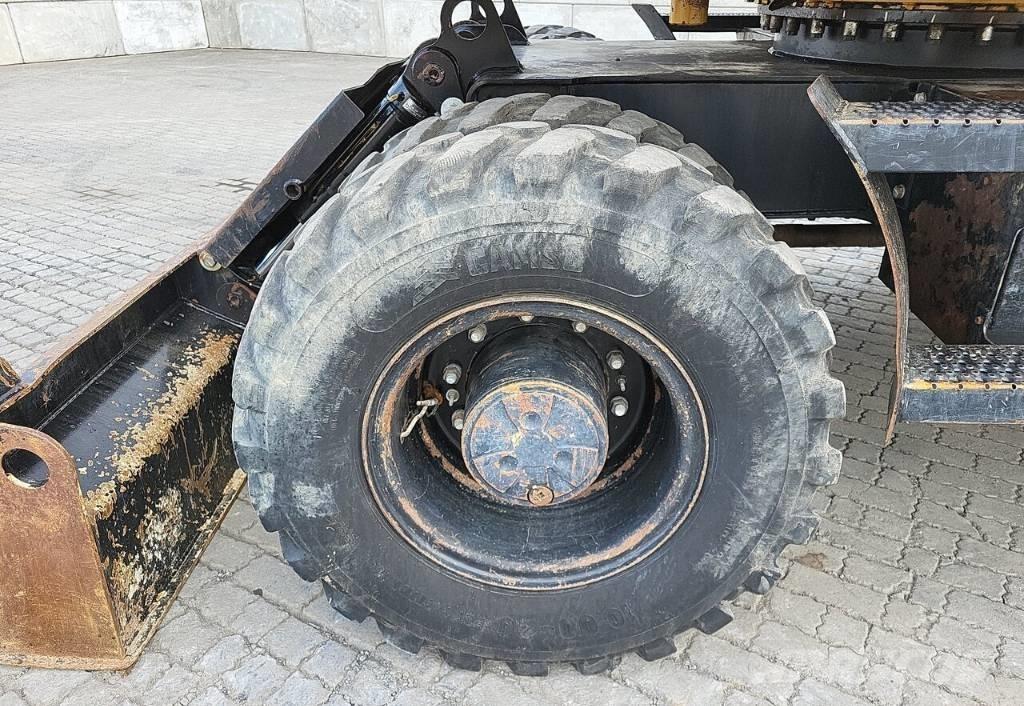 CAT M313 D Pelle sur pneus