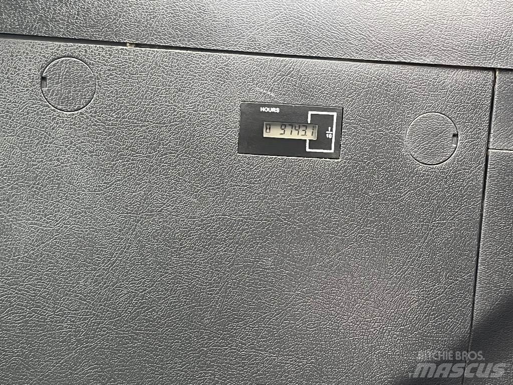 Hyundai HW140 Pelle sur pneus