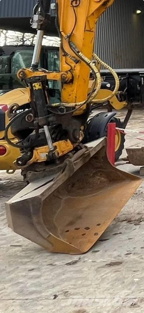 JCB JS 145 W Pelle sur pneus