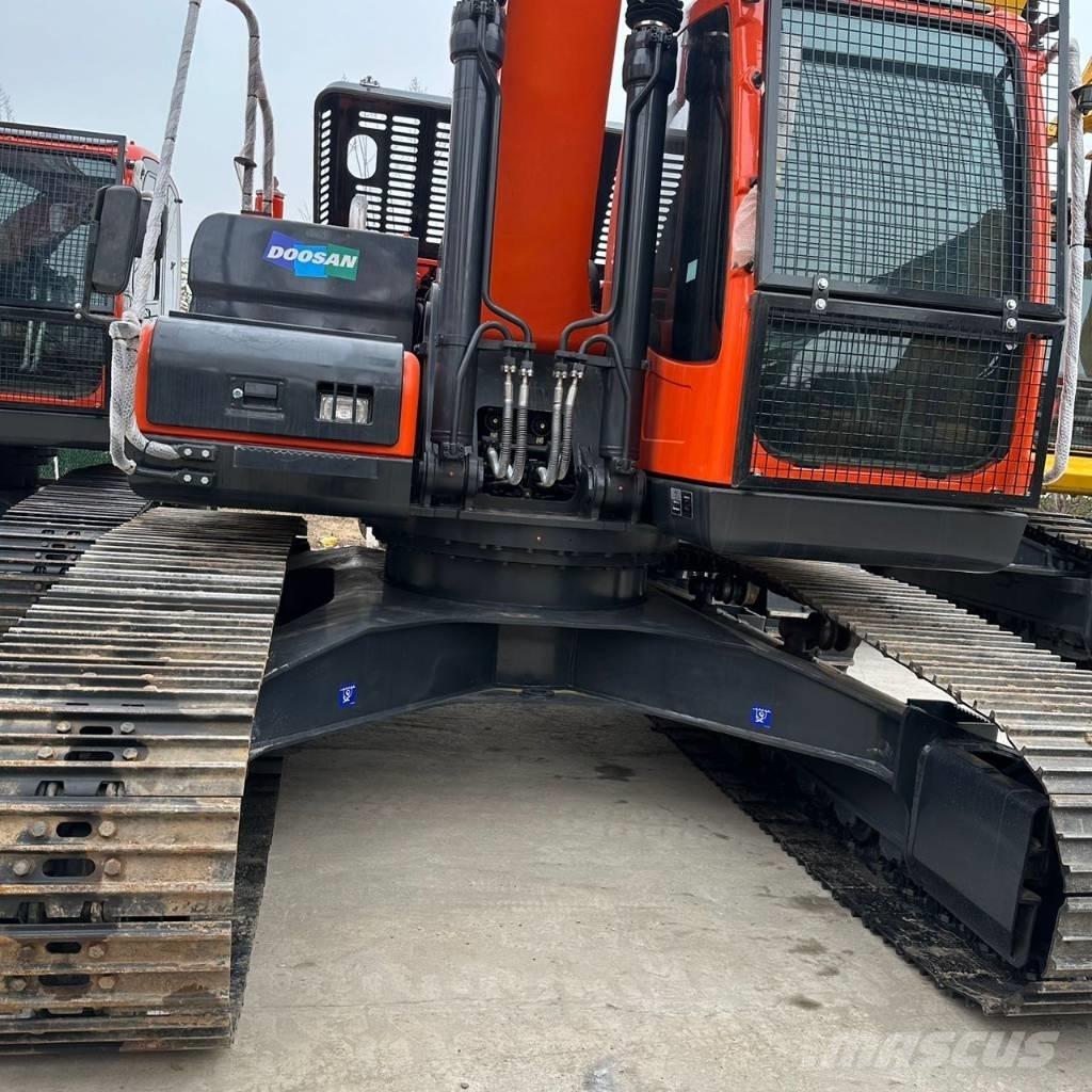 Doosan DX225LC-9C Pelle sur chenilles