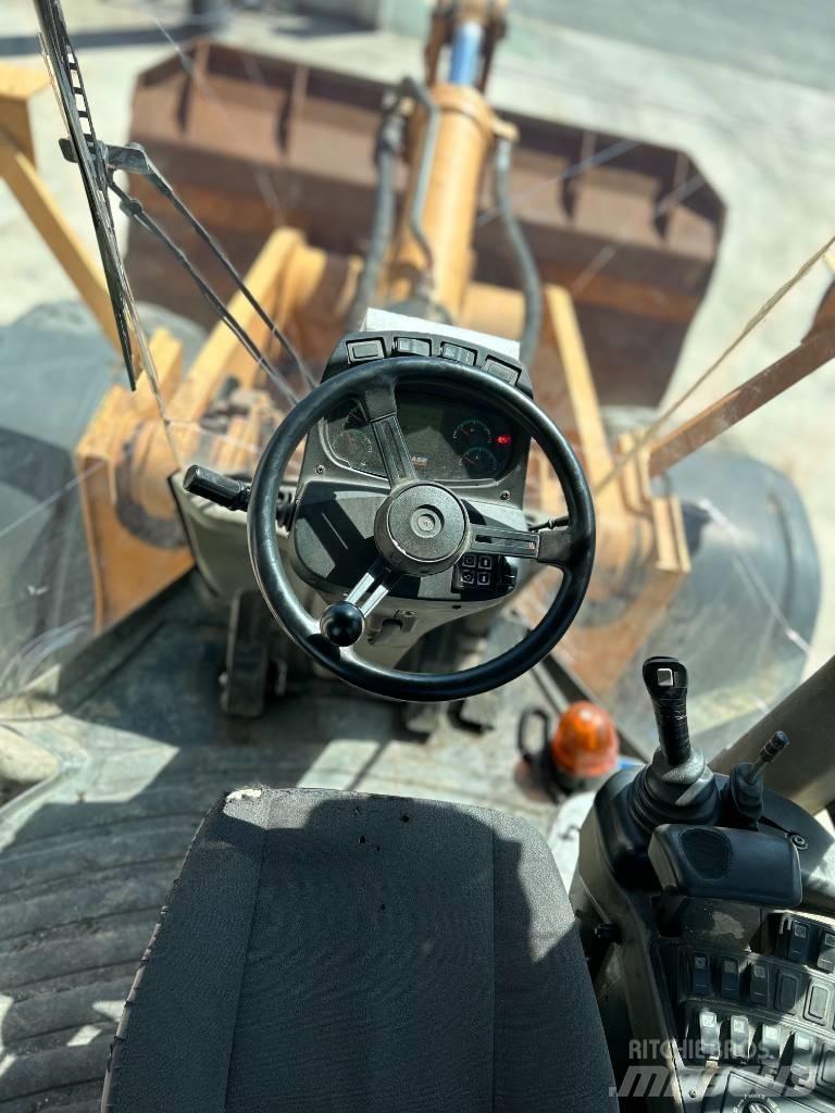 CASE 921 E Chargeuse sur pneus