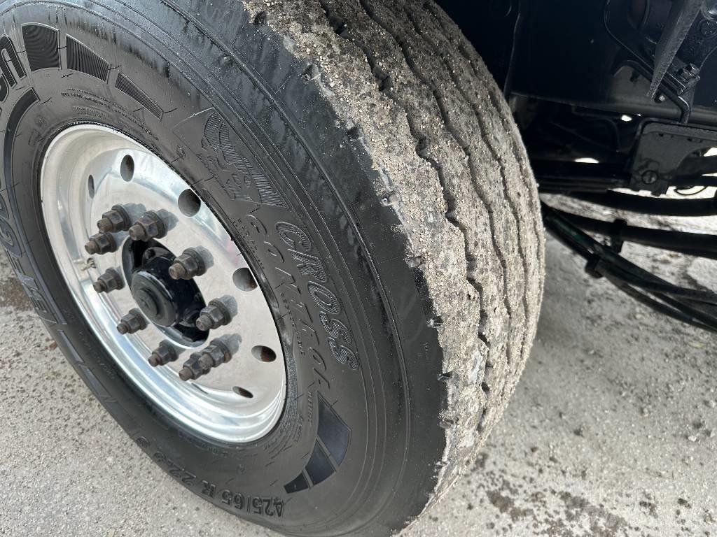 Freightliner 114 SD Camion aspirateur, Hydrocureur