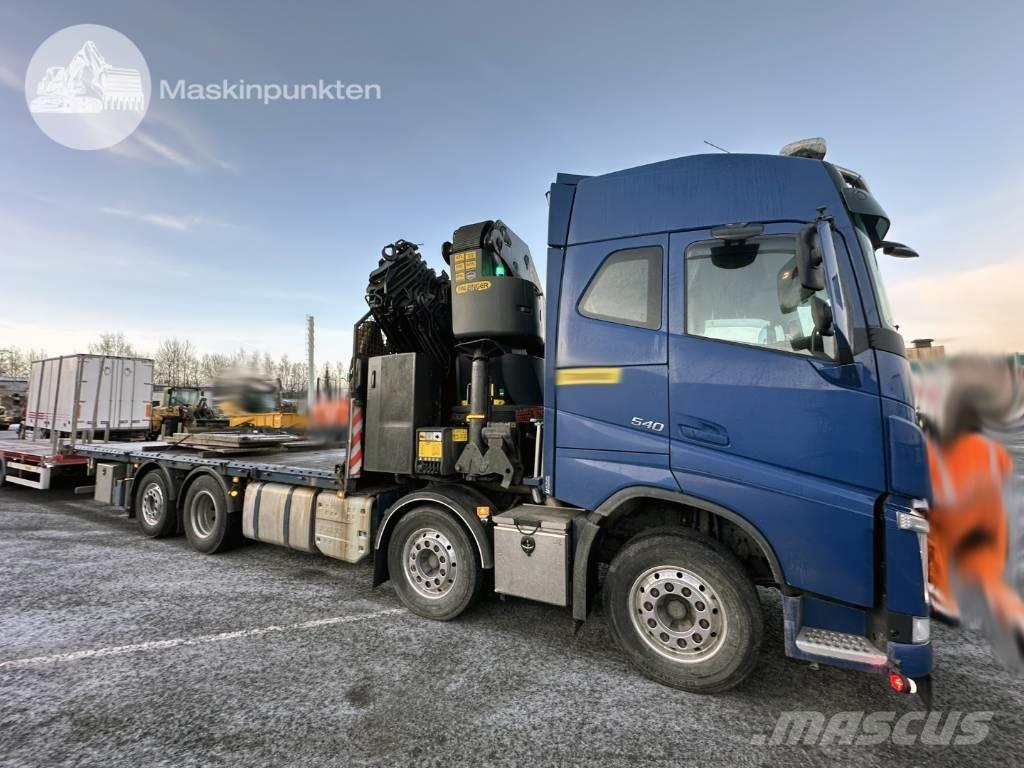 Volvo FH 540 Camion plateau ridelle avec grue