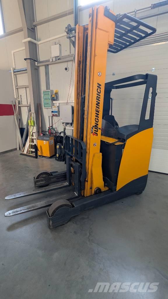Jungheinrich ETV 325 Chariot à mât rétractable