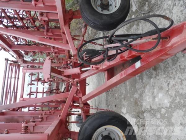 Simba 8M Déchaumeur, cultivateur