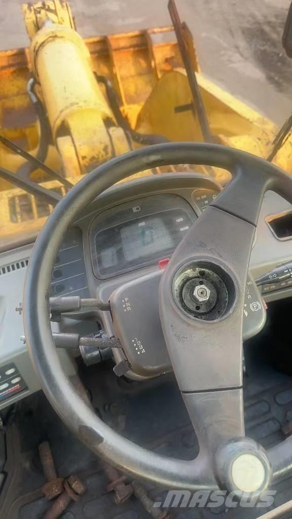 Komatsu WA 600-6 Chargeuse sur pneus