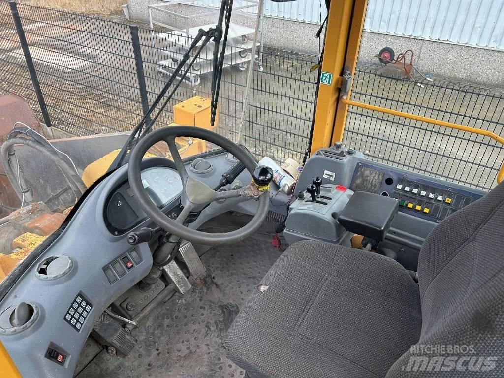 Volvo L 220 E Chargeuse sur pneus