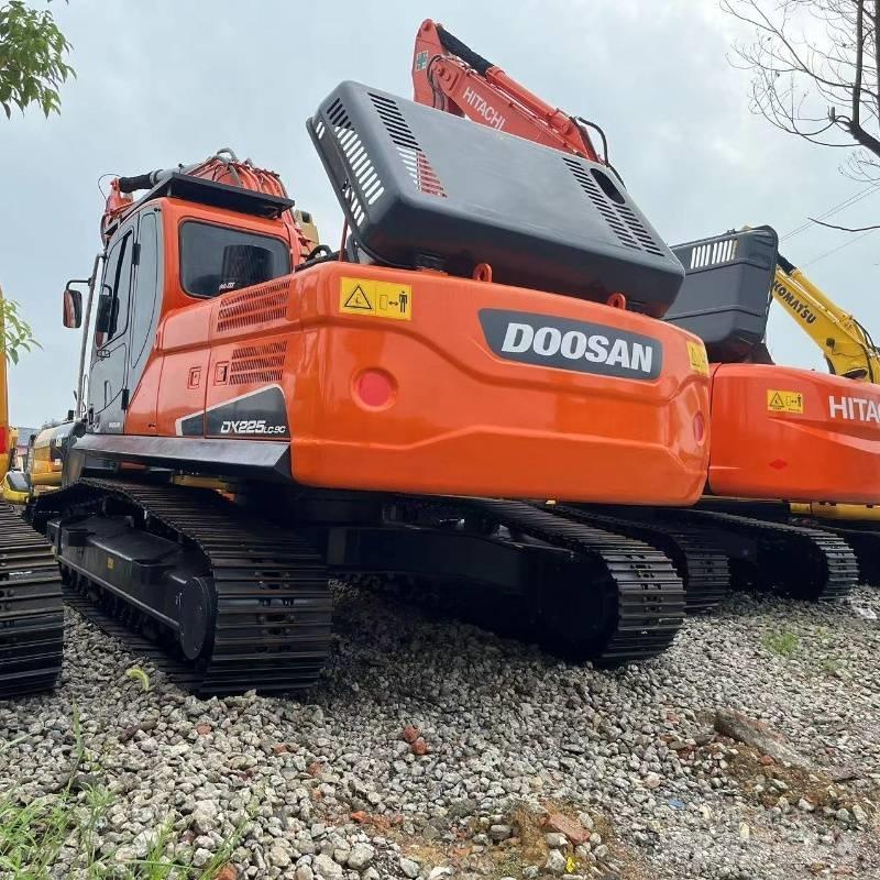 Doosan DX 225 Pelle sur chenilles