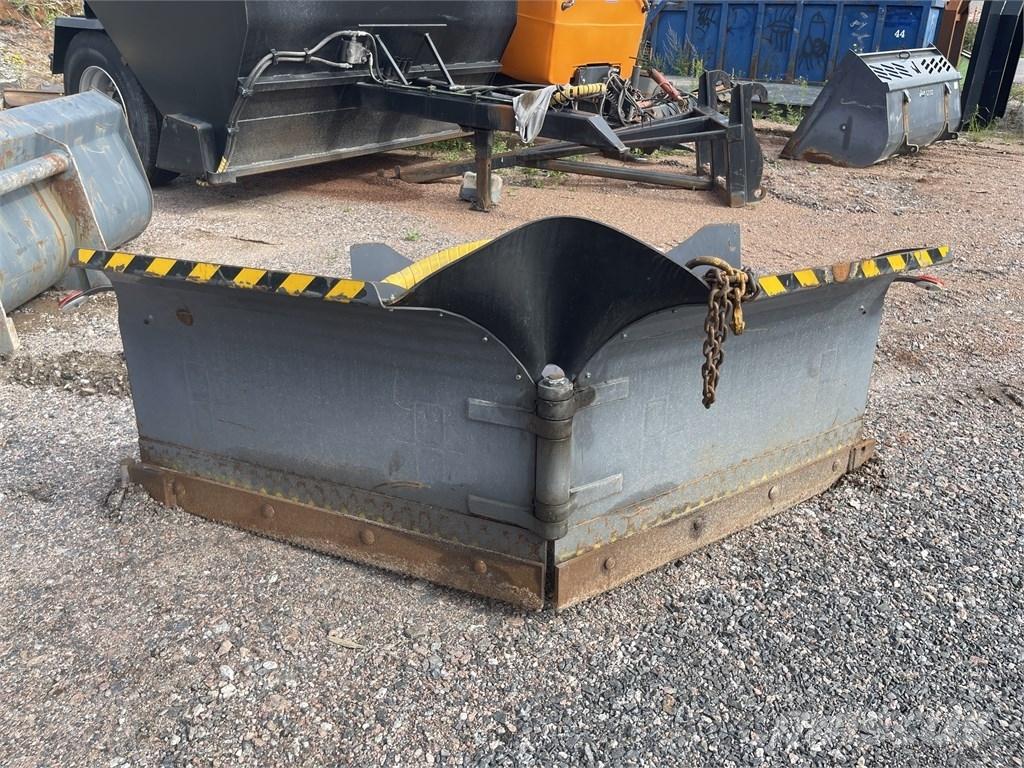  Vilakone Nivelaura Accessoires d'attache pour tracteurs compacts