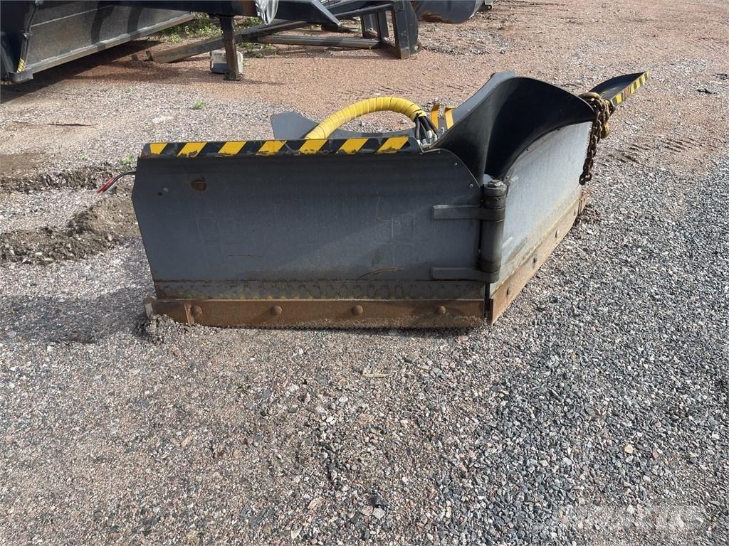  Vilakone Nivelaura Accessoires d'attache pour tracteurs compacts