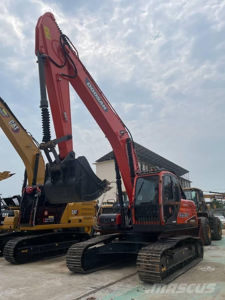Doosan DX 225 LCA Pelle sur chenilles