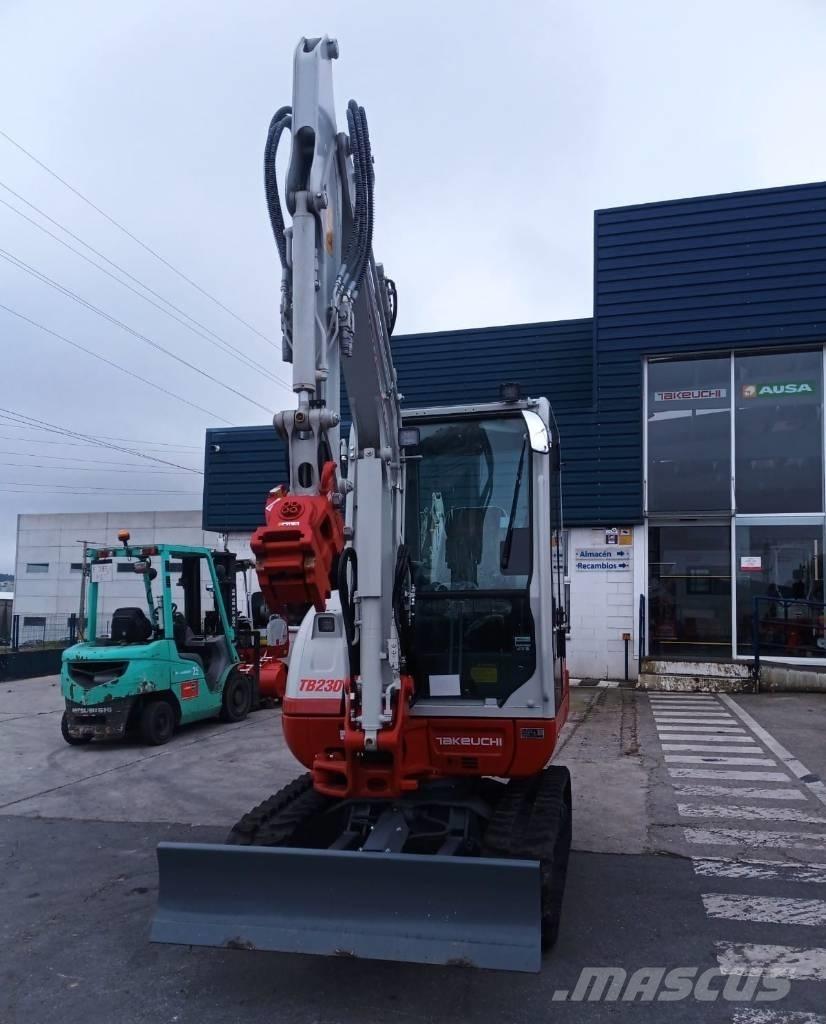 Takeuchi TB 230 Mini pelle < 7t