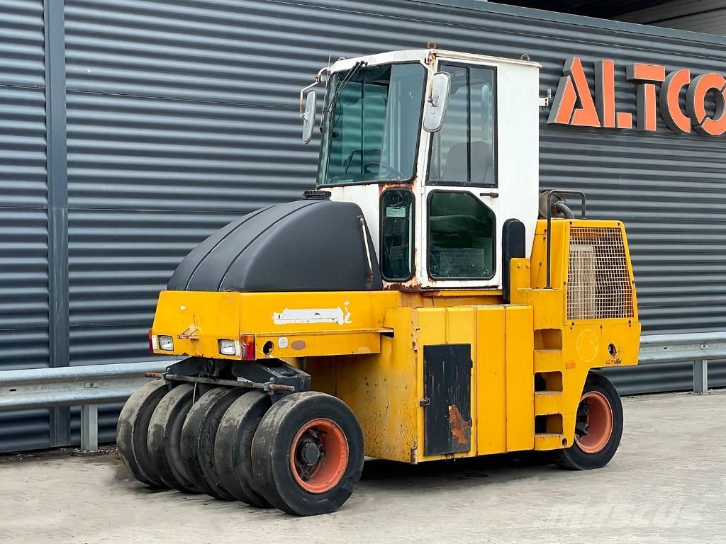 Dynapac CP 142 Rouleaux à pneumatiques