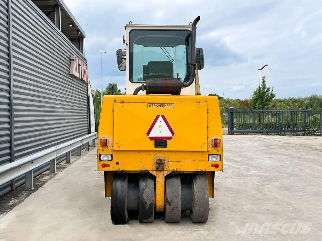 Dynapac CP 142 Rouleaux à pneumatiques