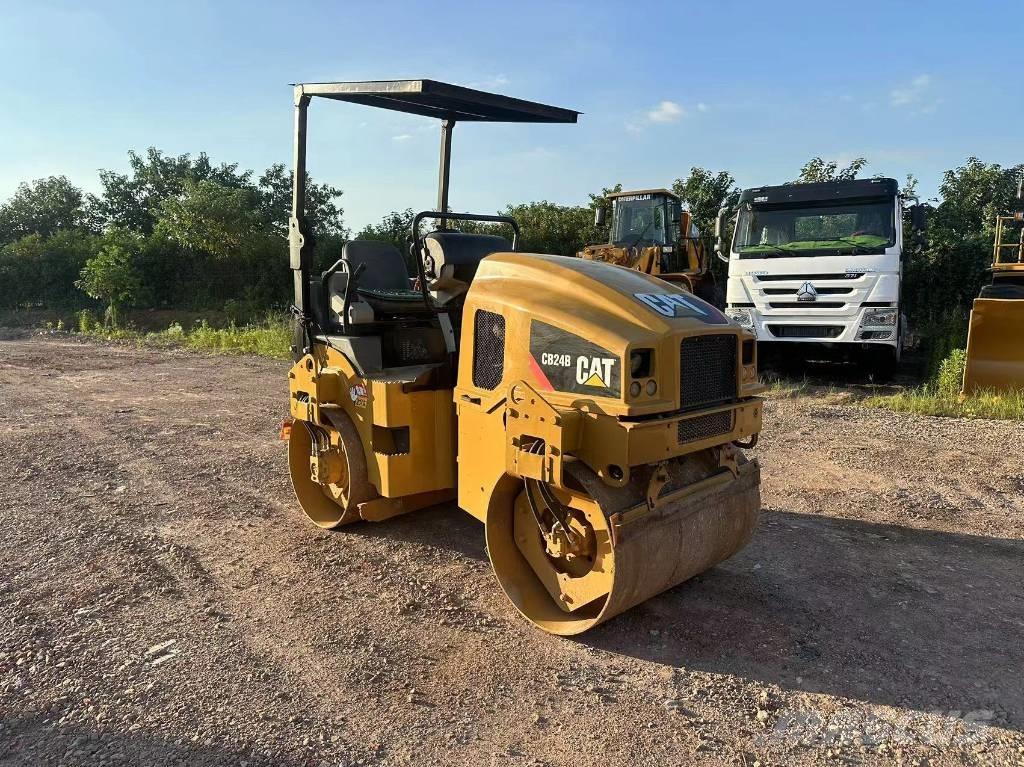 CAT CB 24 B Rouleaux tandem