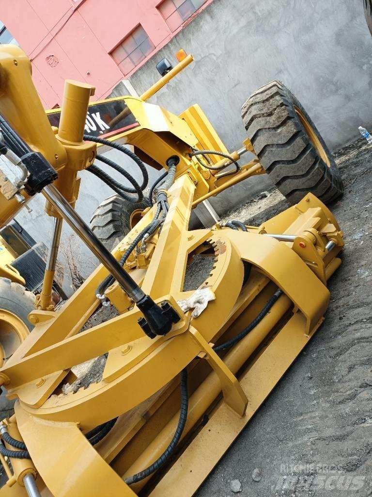 CAT 140K Niveleuse