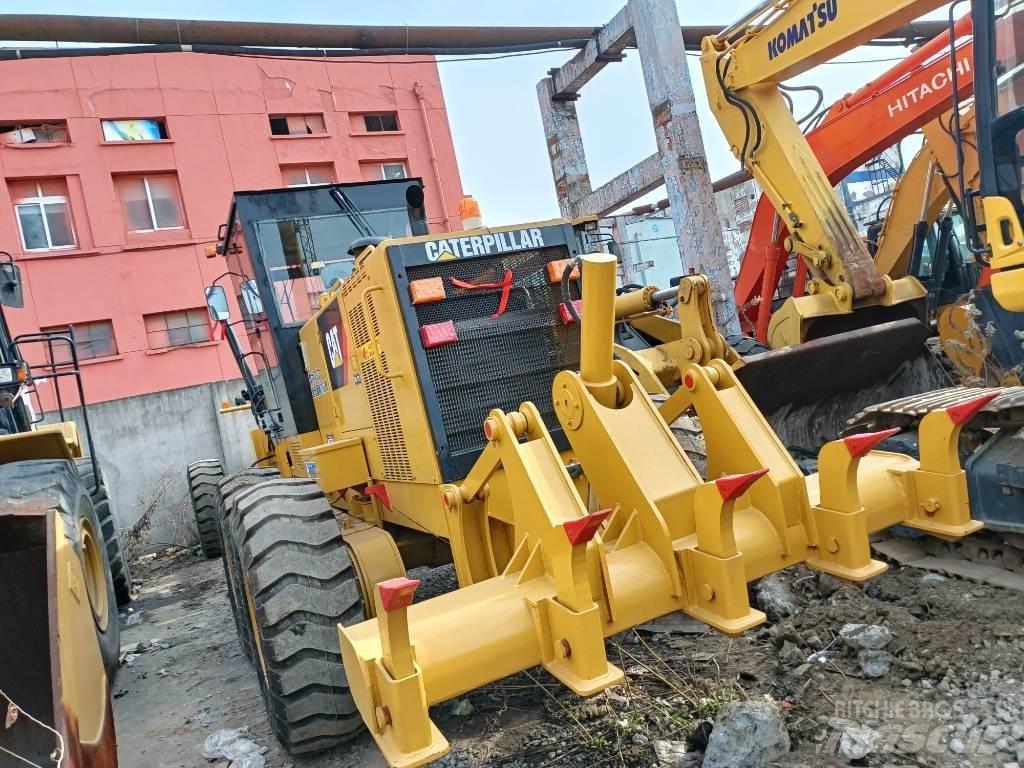 CAT 140K Niveleuse