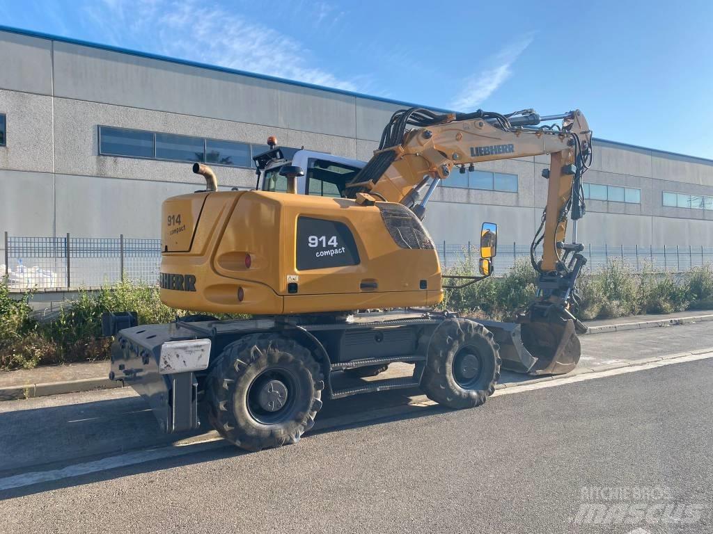 Liebherr A 914 Pelle sur pneus