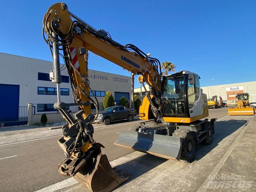 Liebherr A 914 Pelle sur pneus