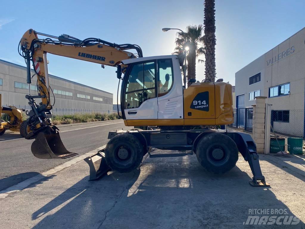 Liebherr A 914 Pelle sur pneus