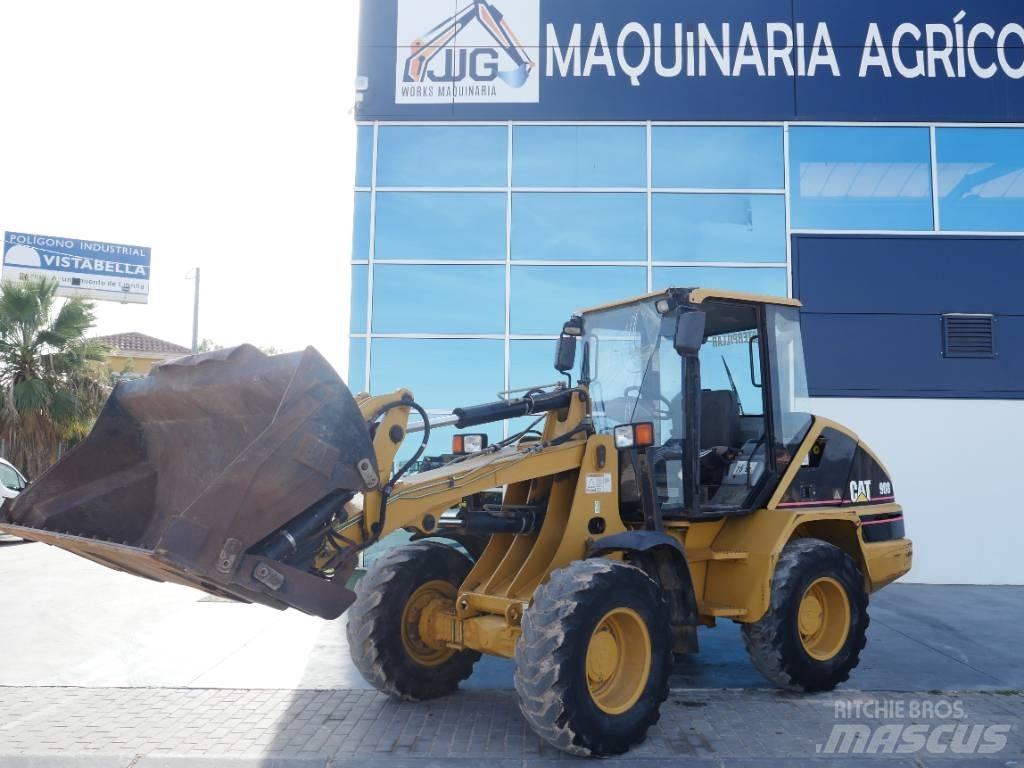 CAT 908 Chargeuse sur pneus