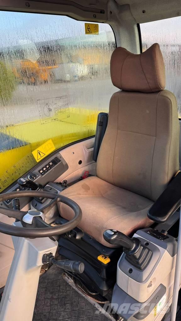 New Holland MH 2.6 Pelle sur pneus