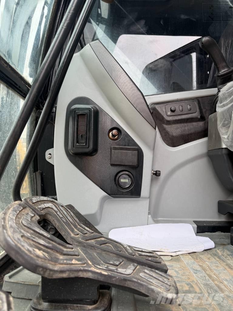 Hyundai HX 220 Pelle sur chenilles