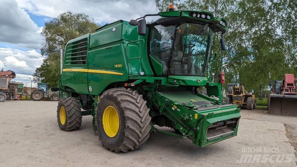 John Deere T 670 i Moissonneuse batteuse