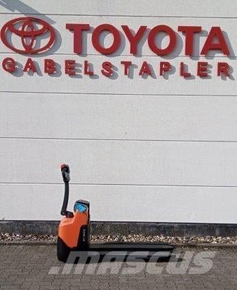 Toyota LWI 160 Gerbeur accompagnant