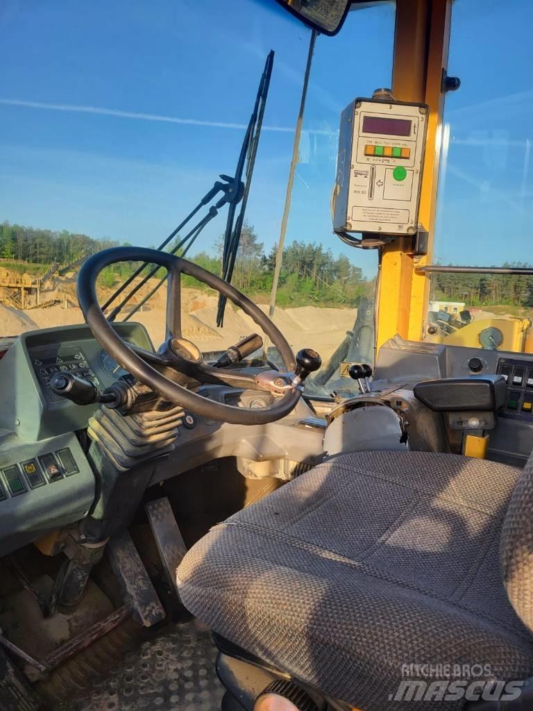 Volvo L180C Chargeuse sur pneus
