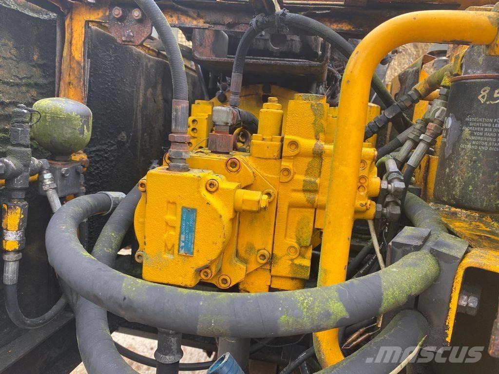 JCB JS 130 Pelle sur chenilles