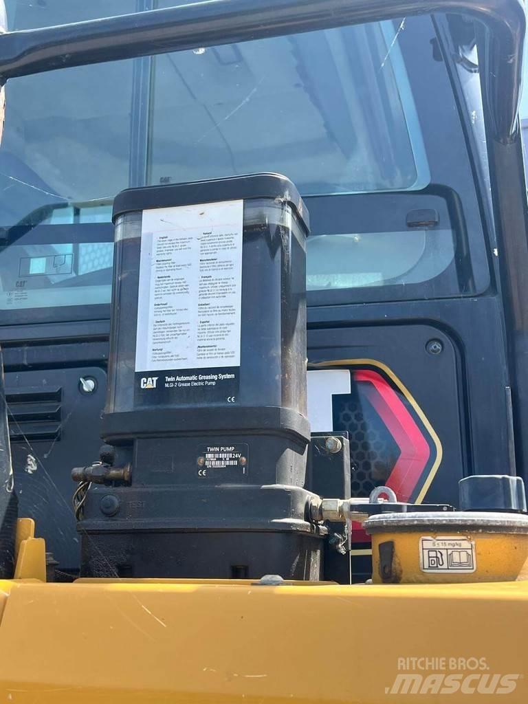 CAT 730 Tombereau rigide