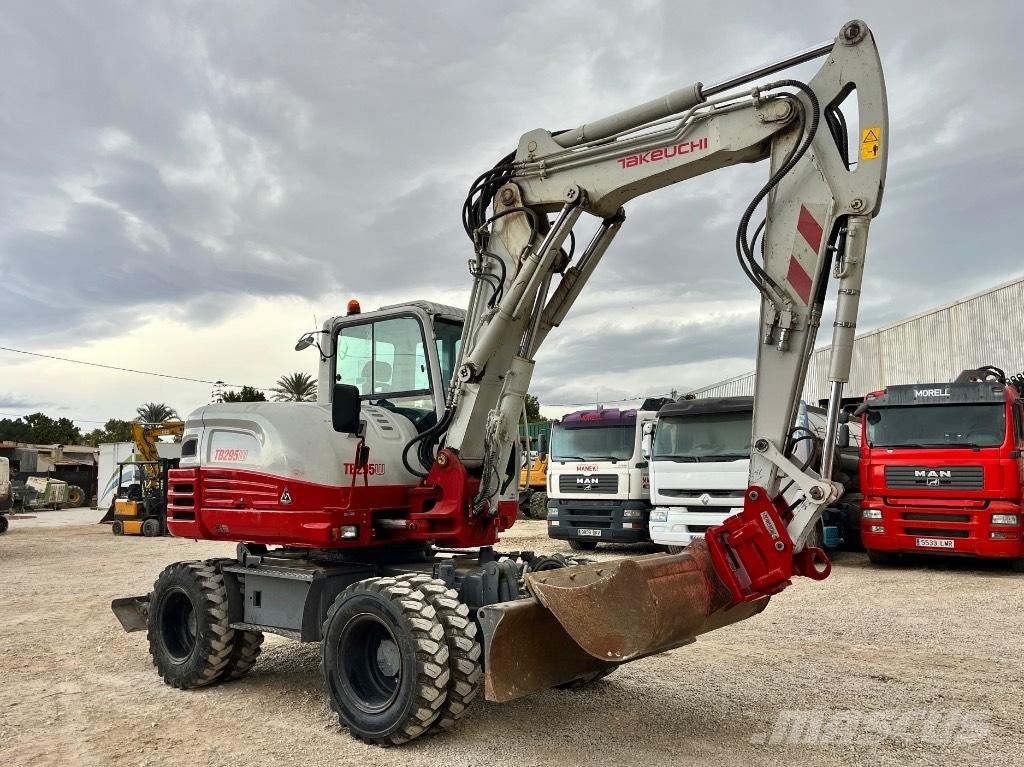 Takeuchi TB 295 W Pelle sur pneus