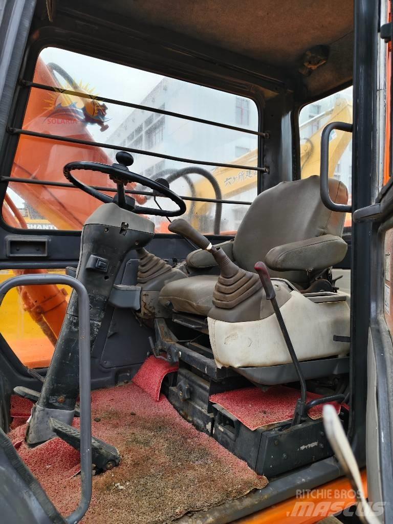 Hitachi EX 100 W D Pelle sur pneus